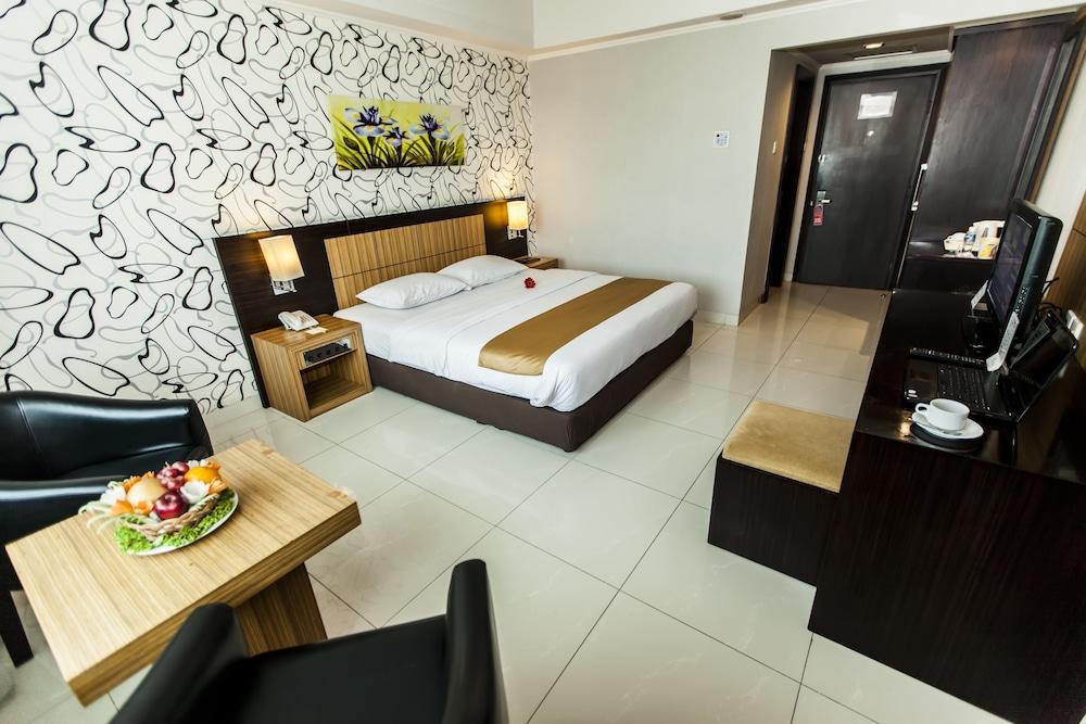 Hotel Orchardz Jayakarta 4*