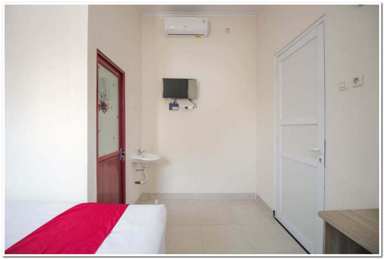 Hotel Reddoorz Syariah @ Jatinegara