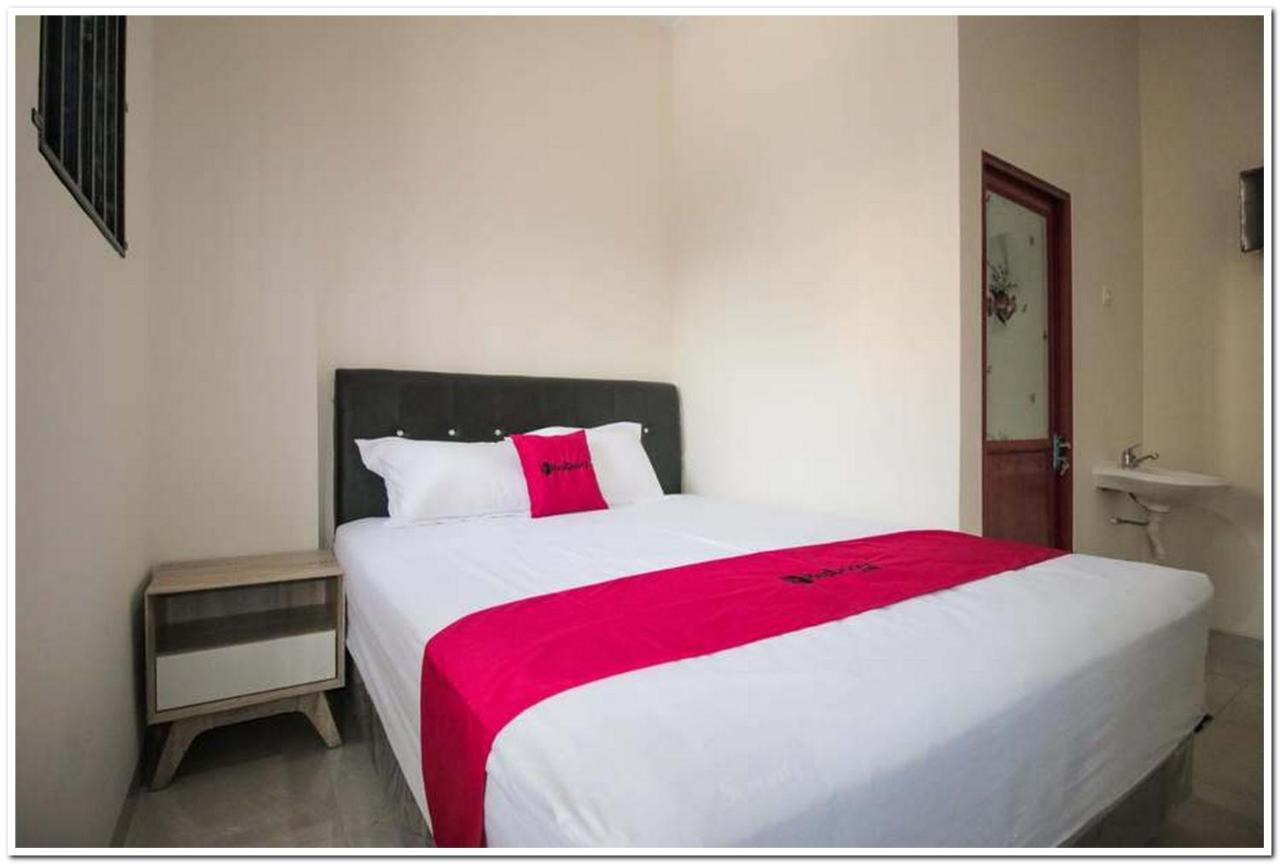 Hotel Reddoorz Syariah @ Jatinegara 2*