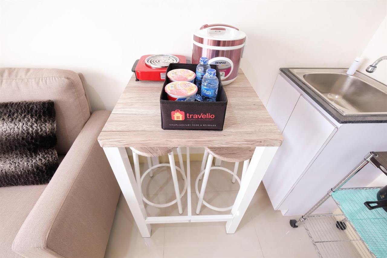 Apartment Cozy 2br At 28th Floor Pramuka By Travelio