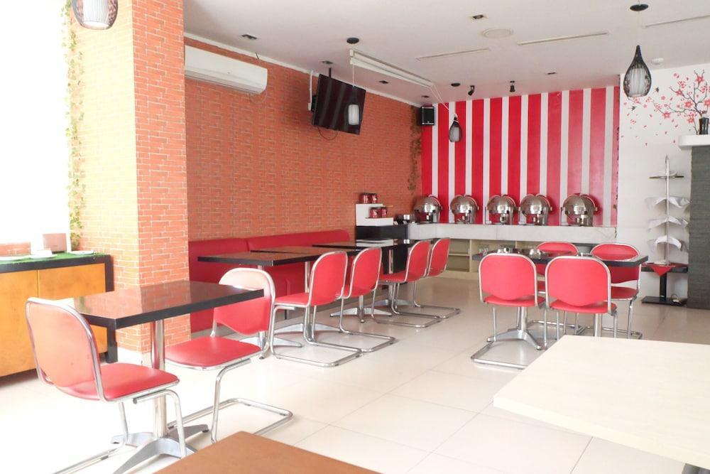 Redstar Hotel