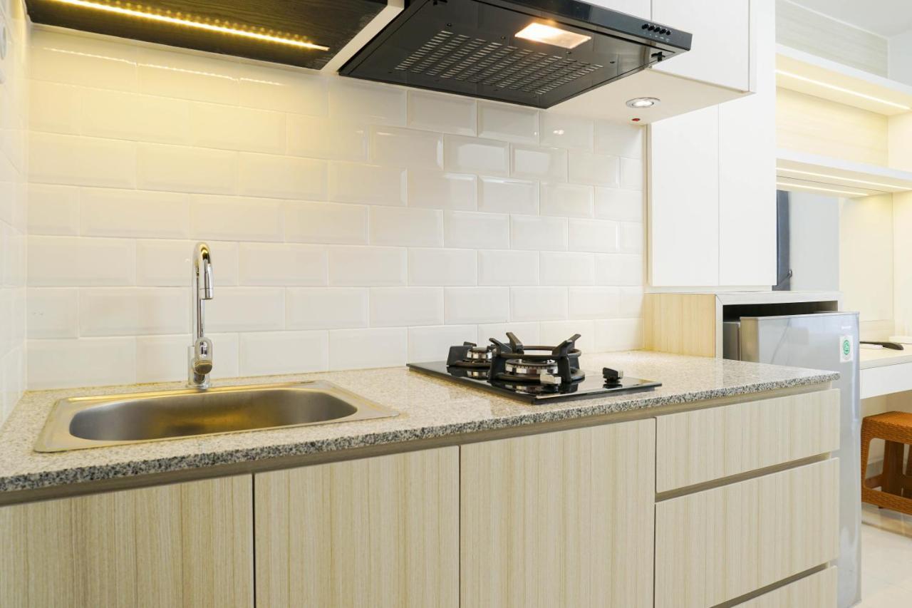 Relax And Comfy With Pool View At West Vista By Travelio Apartment