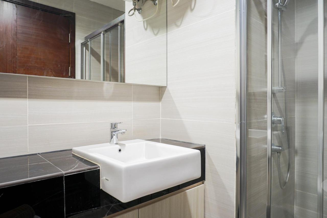 Apartment Relax And Comfy With Pool View At West Vista By Travelio Jakarta