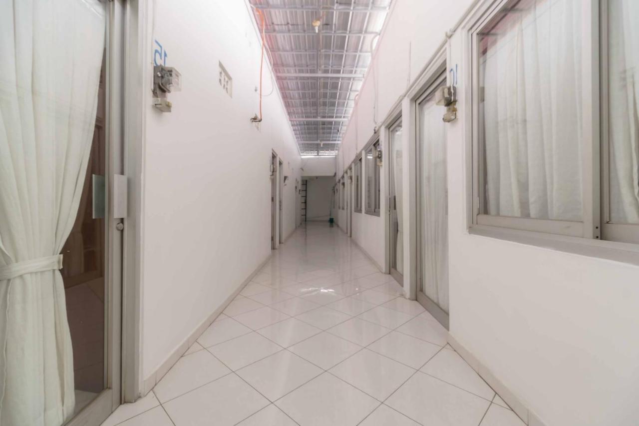 Hotel Reddoorz Syariah Near Ragunan Zoo 3 2*