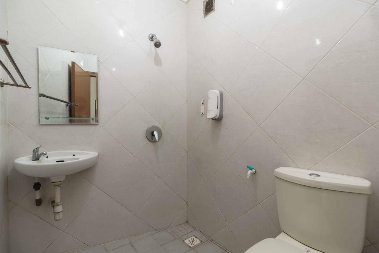 Hotel Reddoorz Syariah Near Ragunan Zoo 3