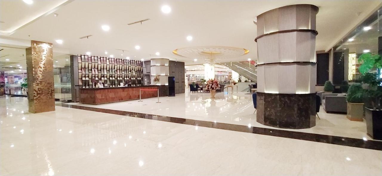 Grand Paragon