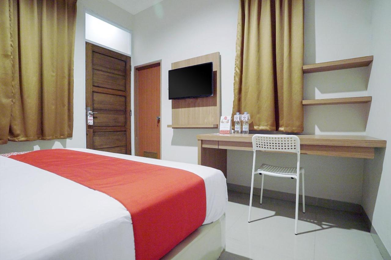 Hotel Oyo 415 The Kartini 8 2*