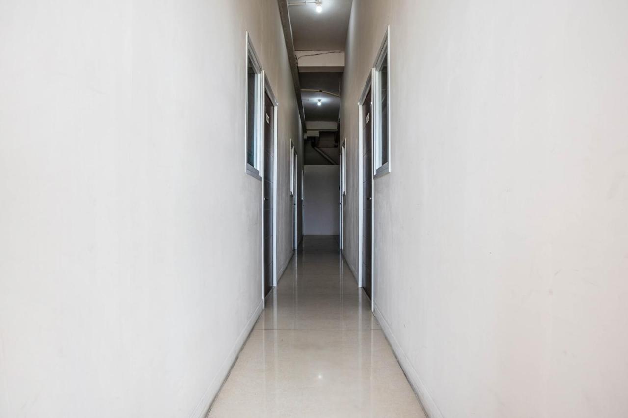 Oyo 2230 Ava Hotel