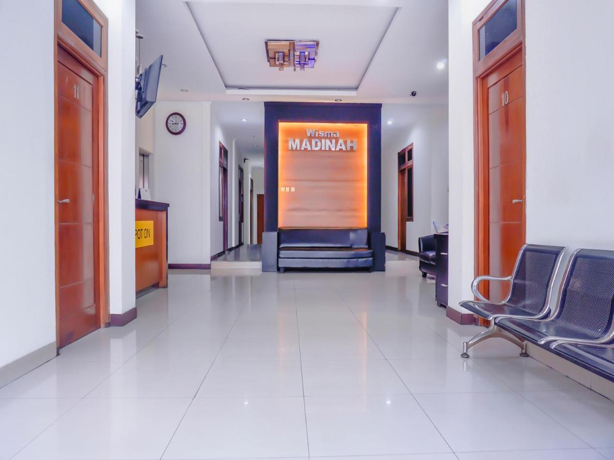 Hotel Spot On 3072 Madinah Syariah Jakarta