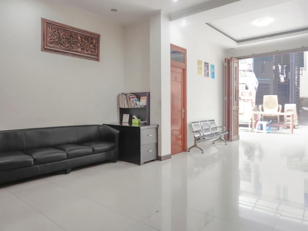 Spot On 3072 Madinah Syariah