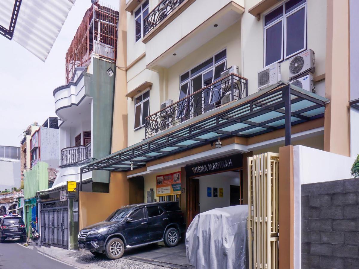 Spot On 3072 Madinah Syariah Jakarta
