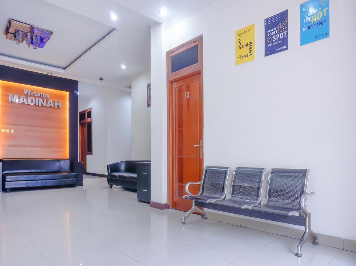 Spot On 3072 Madinah Syariah 2* Jakarta