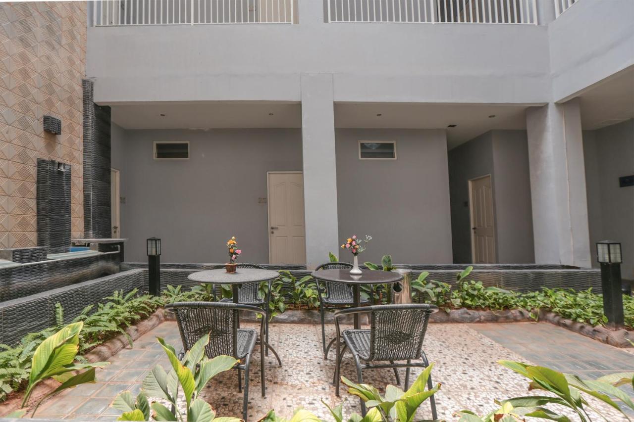 Oyo 3698 Koen View Hotel Jakarta
