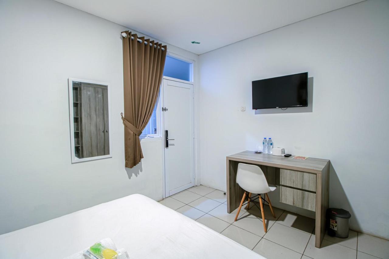 Guest house De 80's Genteng Ijo 2*