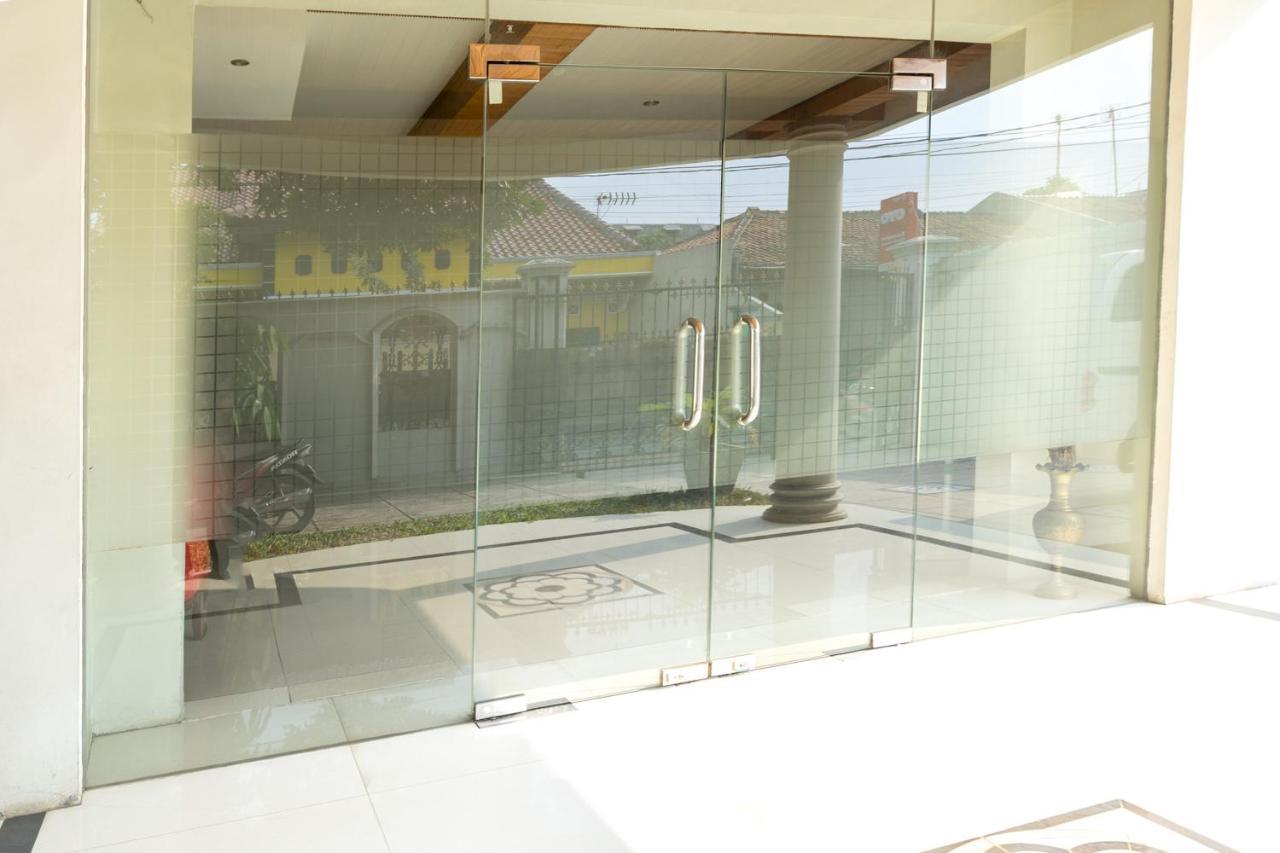 Oyo 1421 Kasmaran Syariah Jakarta
