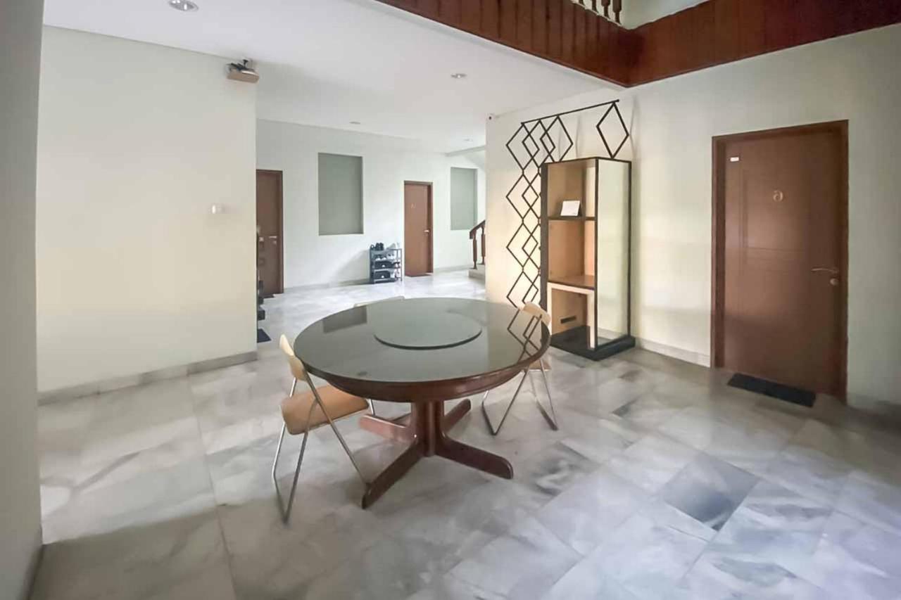 Tomang Homestay 2*