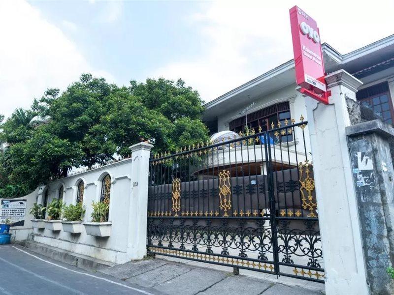 Oyo 1421 Kasmaran Syariah 2*