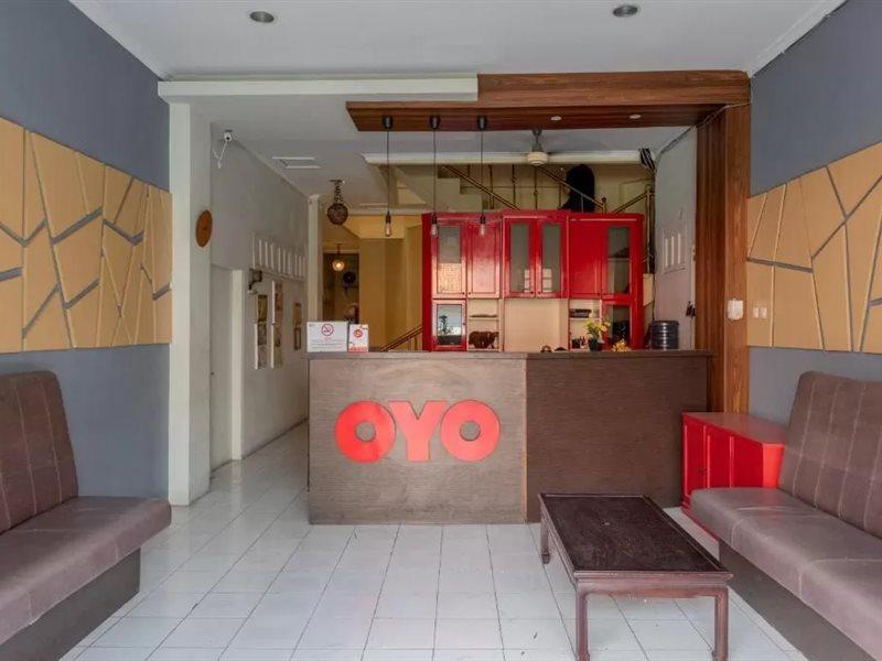 Hotel Oyo 1111 Passer Baroe 2*