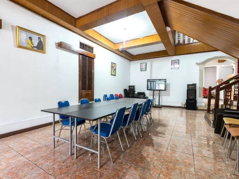 Oyo 1421 Kasmaran Syariah Hotel
