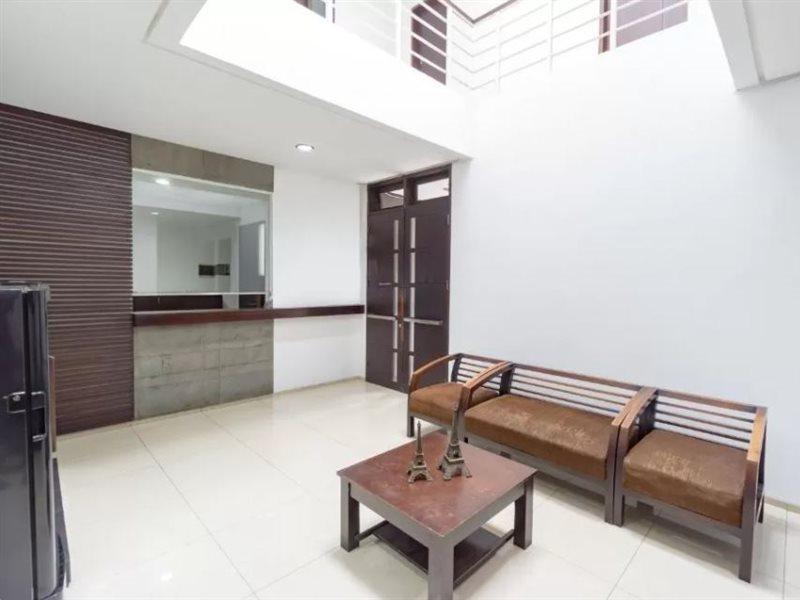 Oyo 1953 Stasiun Tebet Syariah Hotel Jakarta