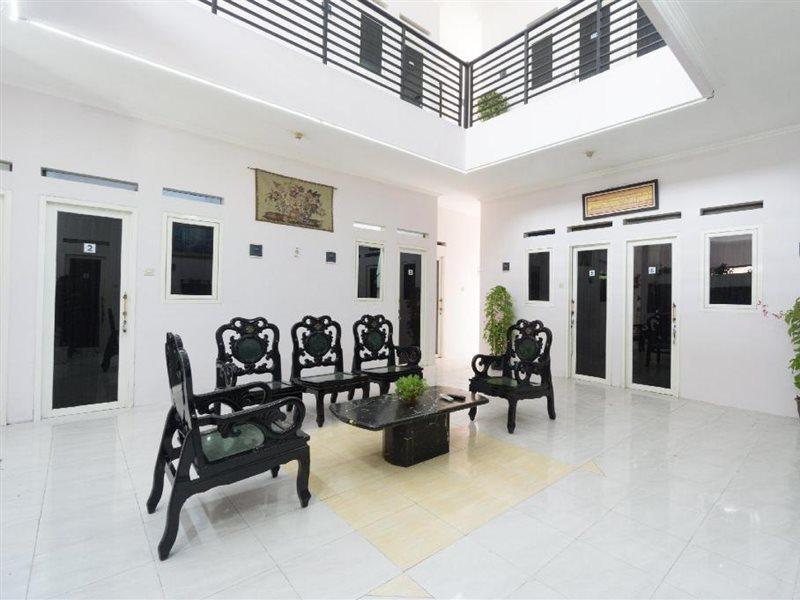 Hotel Reddoorz Syariah Near Pgc Cililitan Jakarta