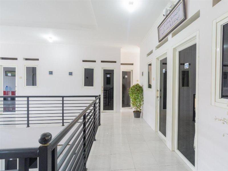 Hotel Reddoorz Syariah Near Pgc Cililitan