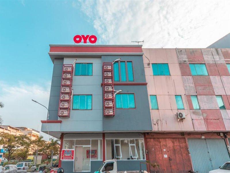 Hotel Oyo 2230 Ava 2*