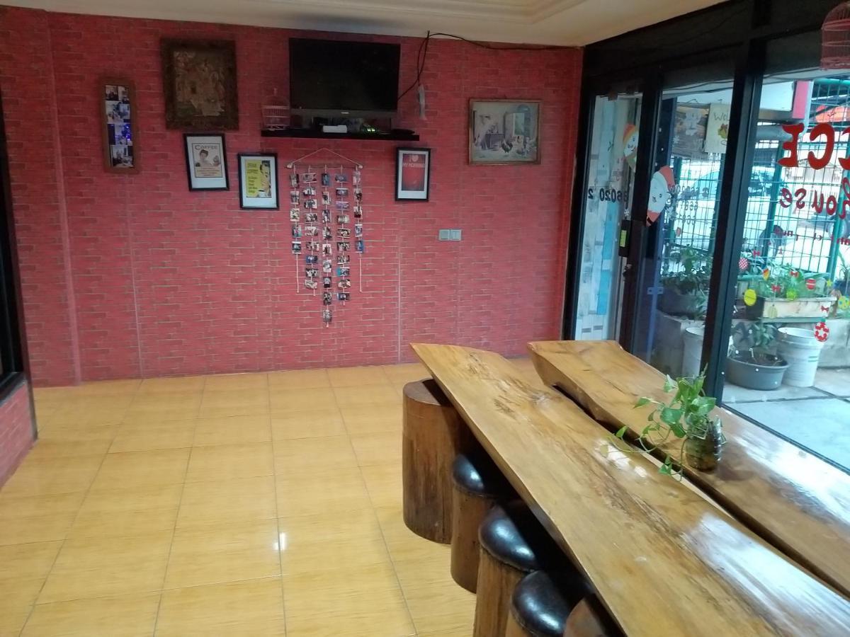 Hotel Oyo 2746 Venice Near Duta Indah Hospital 2*