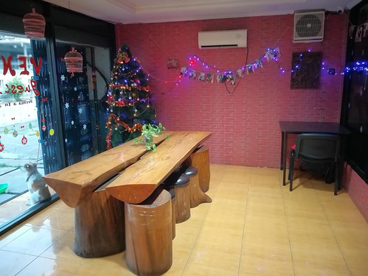 Oyo 2746 Venice Near Duta Indah Hospital Hotel 2*