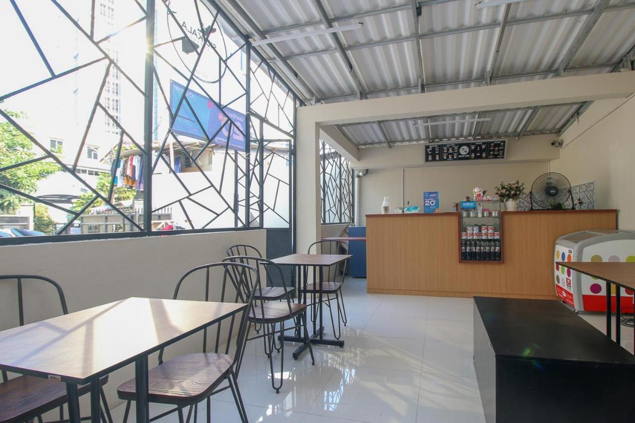 Guest house Cozrooms Near Mrt, Plaza Indonesia, And Grand Indonesia Jakarta