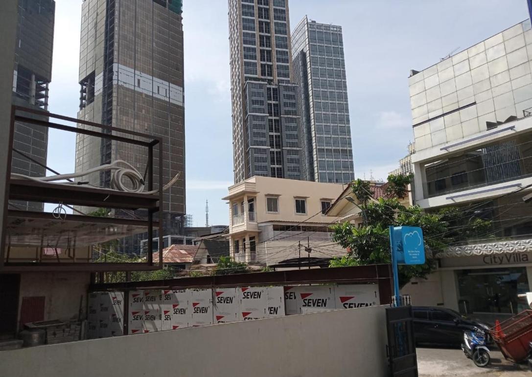 Cozrooms Near Mrt, Plaza Indonesia, And Grand Indonesia Guest house