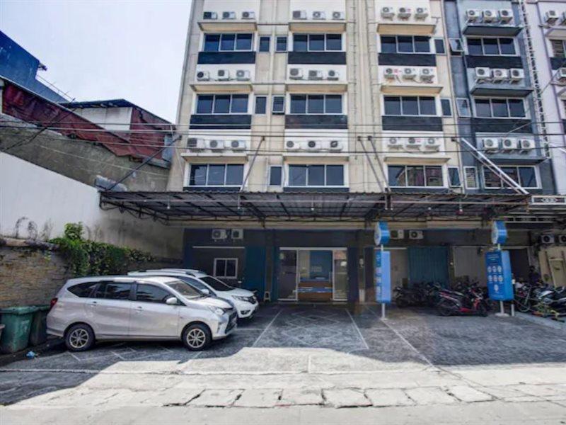 Hotel Oyo 3755 Sweet 2*