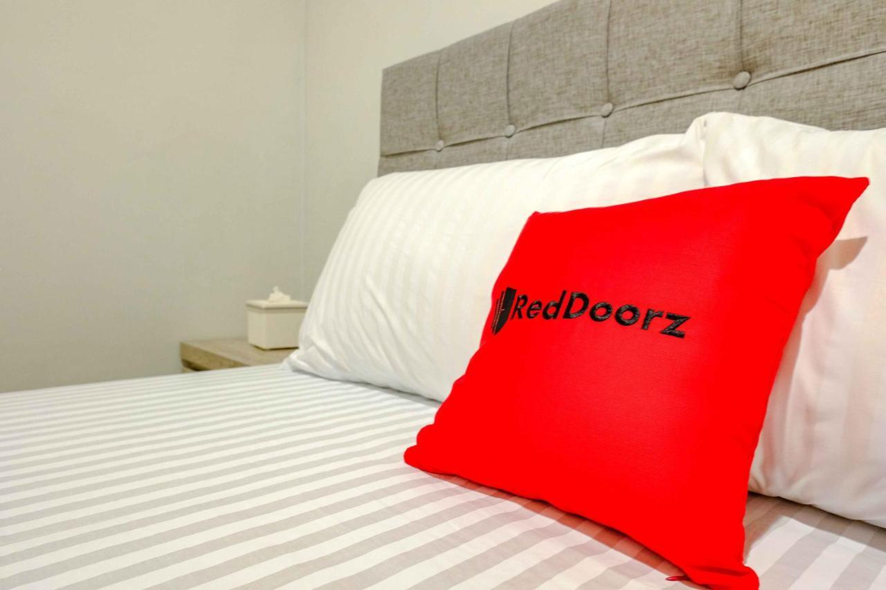 Reddoorz Near Pasar Baru 3 2*