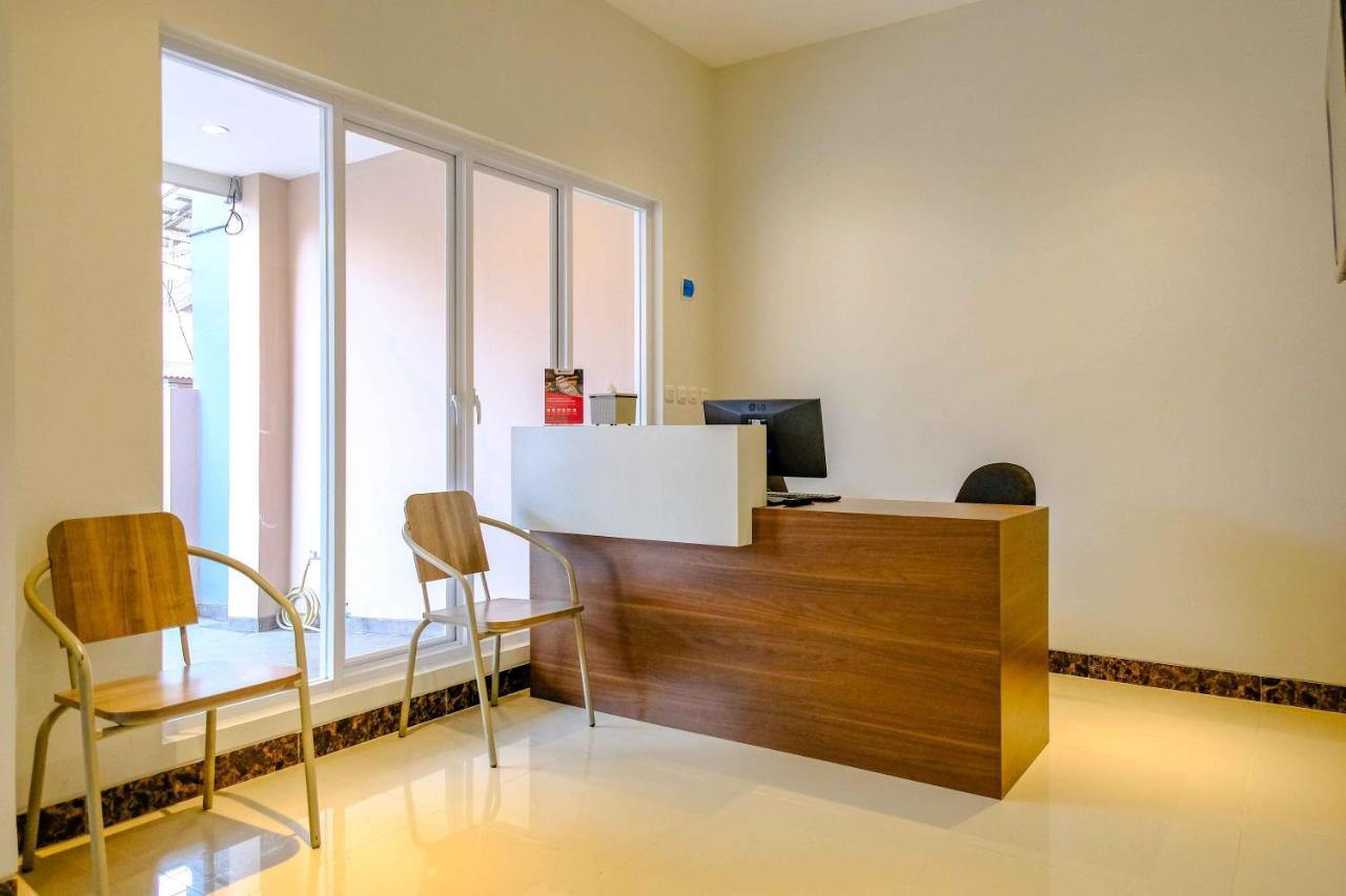 Hotel Reddoorz Near Pasar Baru 3 2*