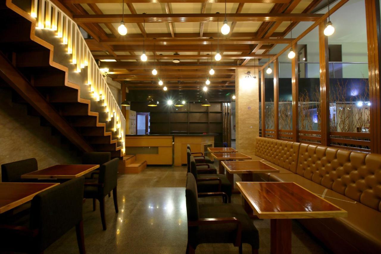 Altona Hotel 2*