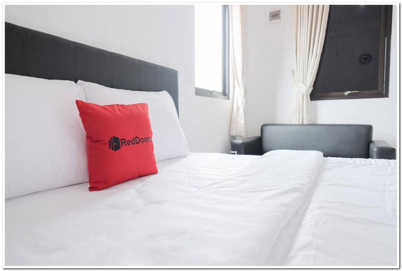 Hotel Reddoorz Near Kota Tua 2 2*