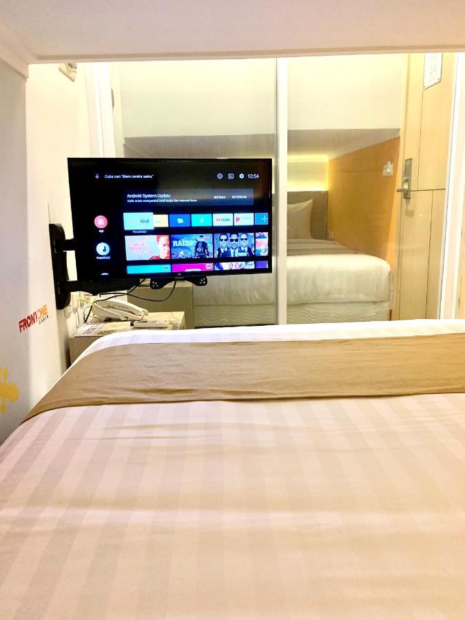 Front One Sunter Hotel *