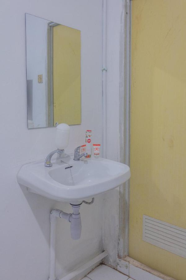 Oyo 501 Elpeka Dua Hotel Jakarta