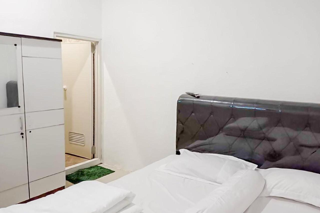 Agnes Near Blok M Mitra Reddoorz Jakarta