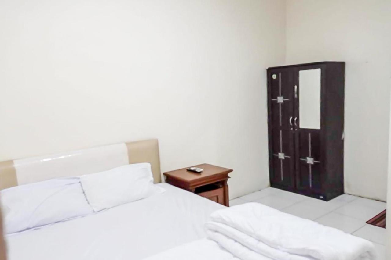 Agnes Near Blok M Mitra Reddoorz Hotel Jakarta