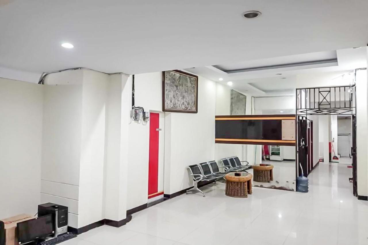Agnes Near Blok M Mitra Reddoorz Jakarta