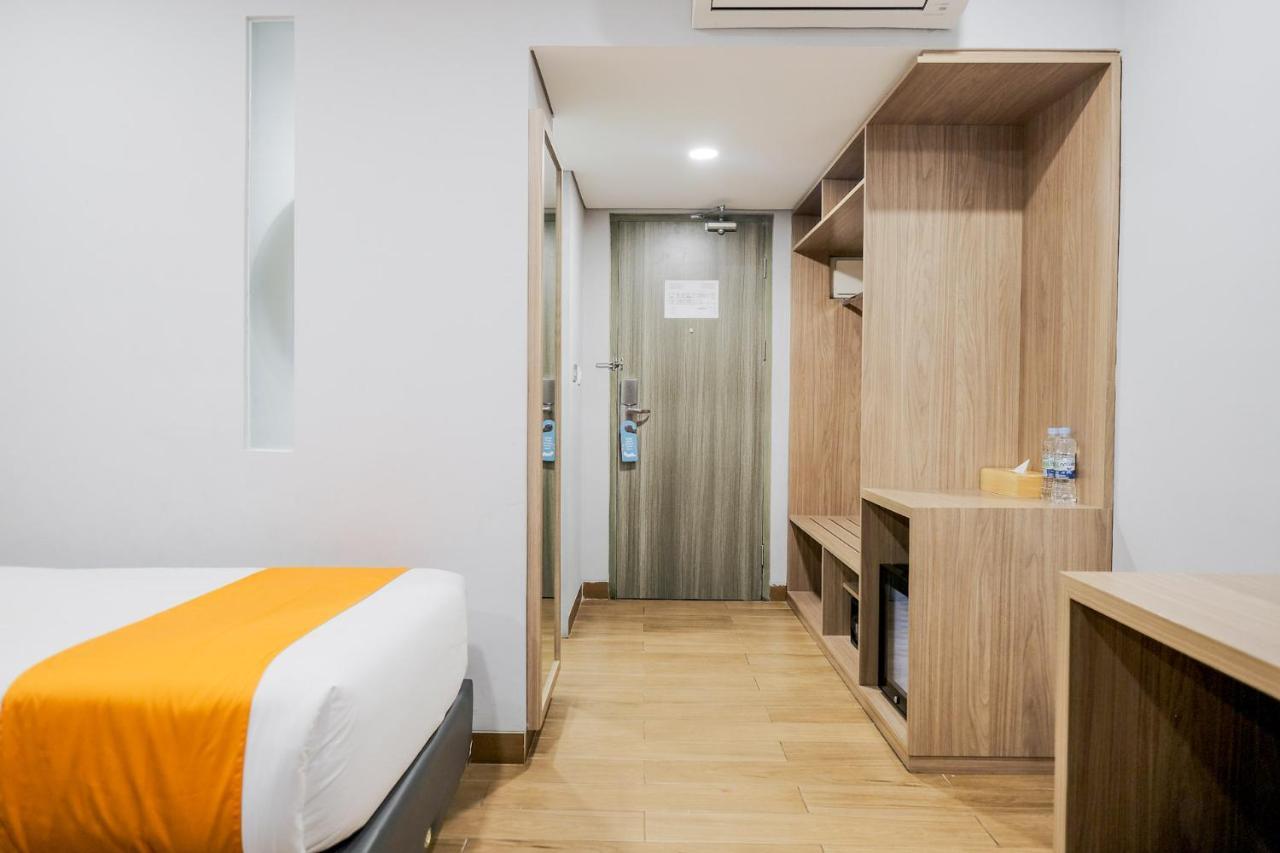 Sans Puri Indah Hotel 3*