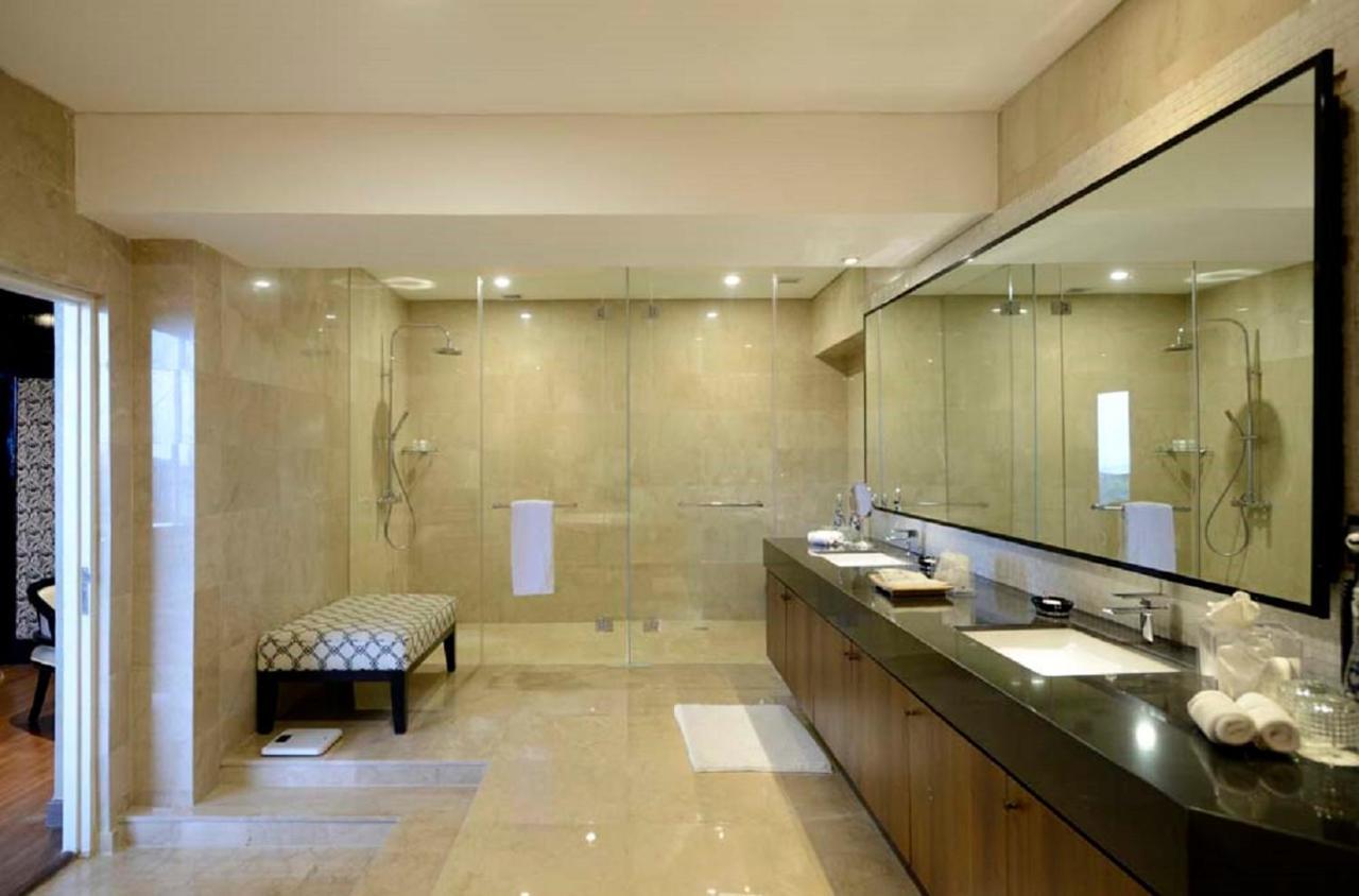 Hotel Discovery Ancol 4*