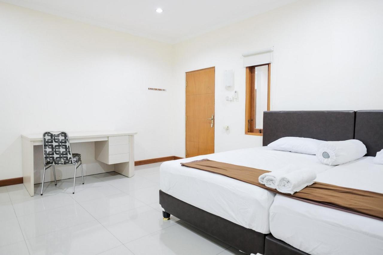 Delapan Mitra Reddoorz Hotel