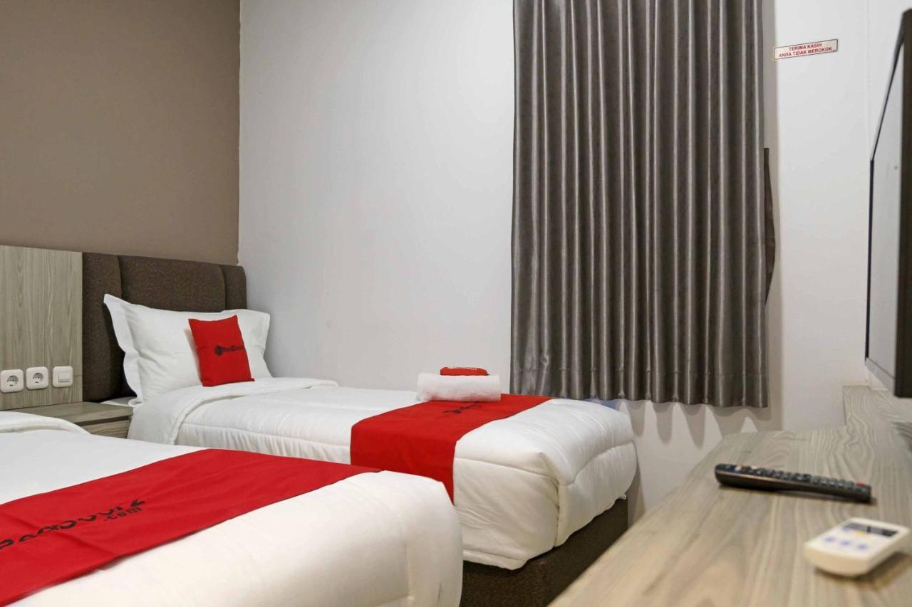 Hotel Reddoorz Plus @ Kemayoran 2 *