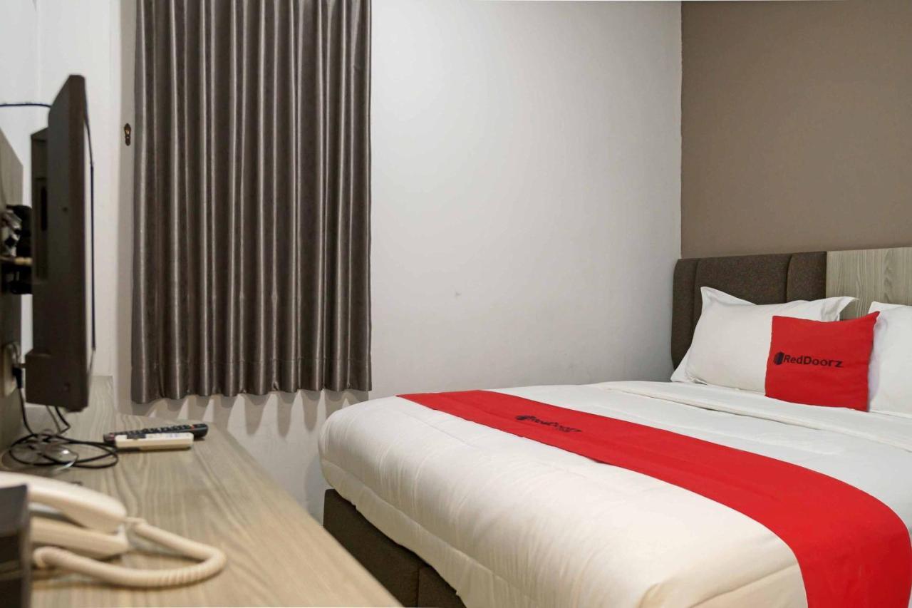 Reddoorz Plus @ Kemayoran 2 *