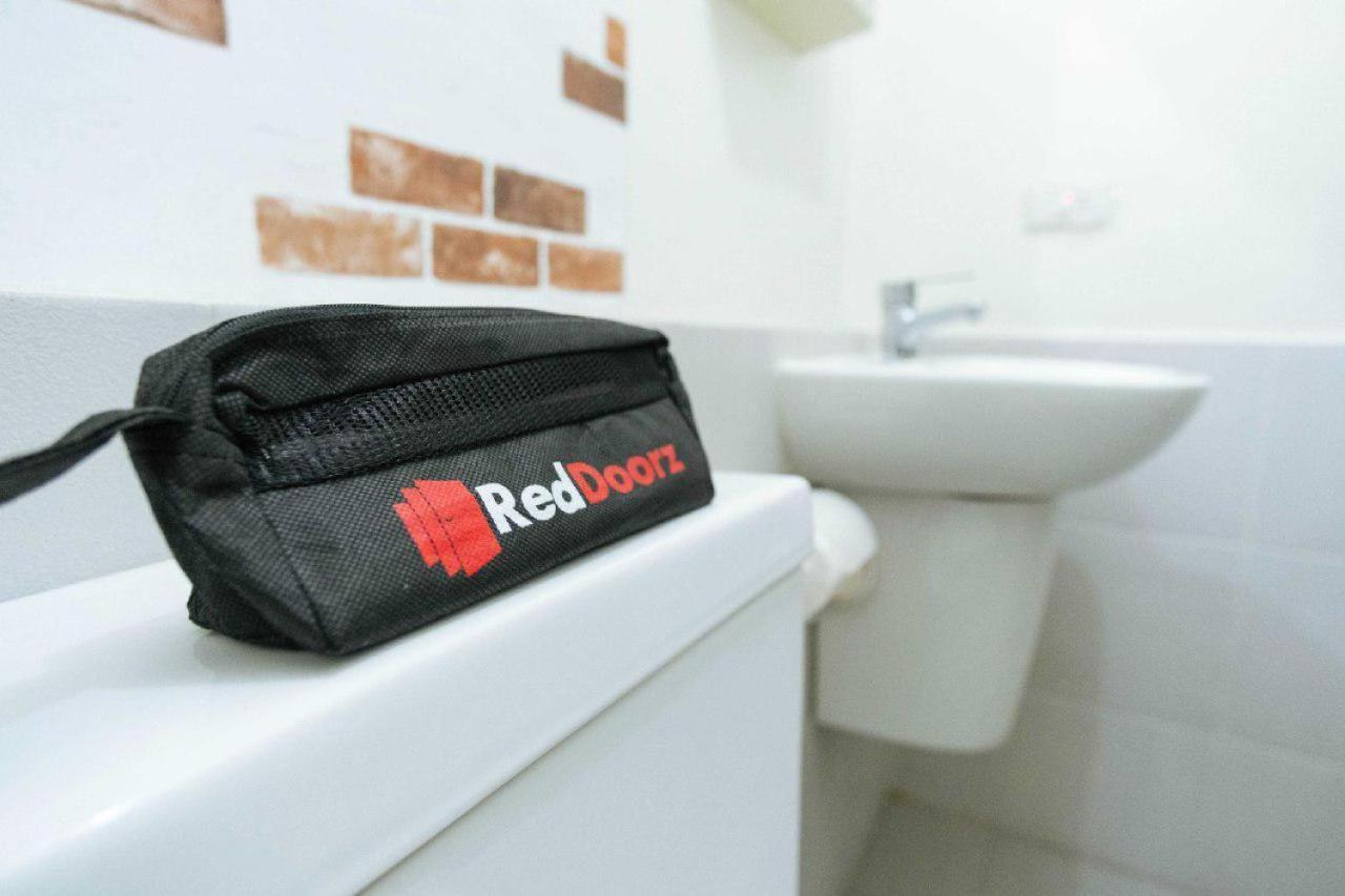 Reddoorz Near Cipinang Indah Mall 2*