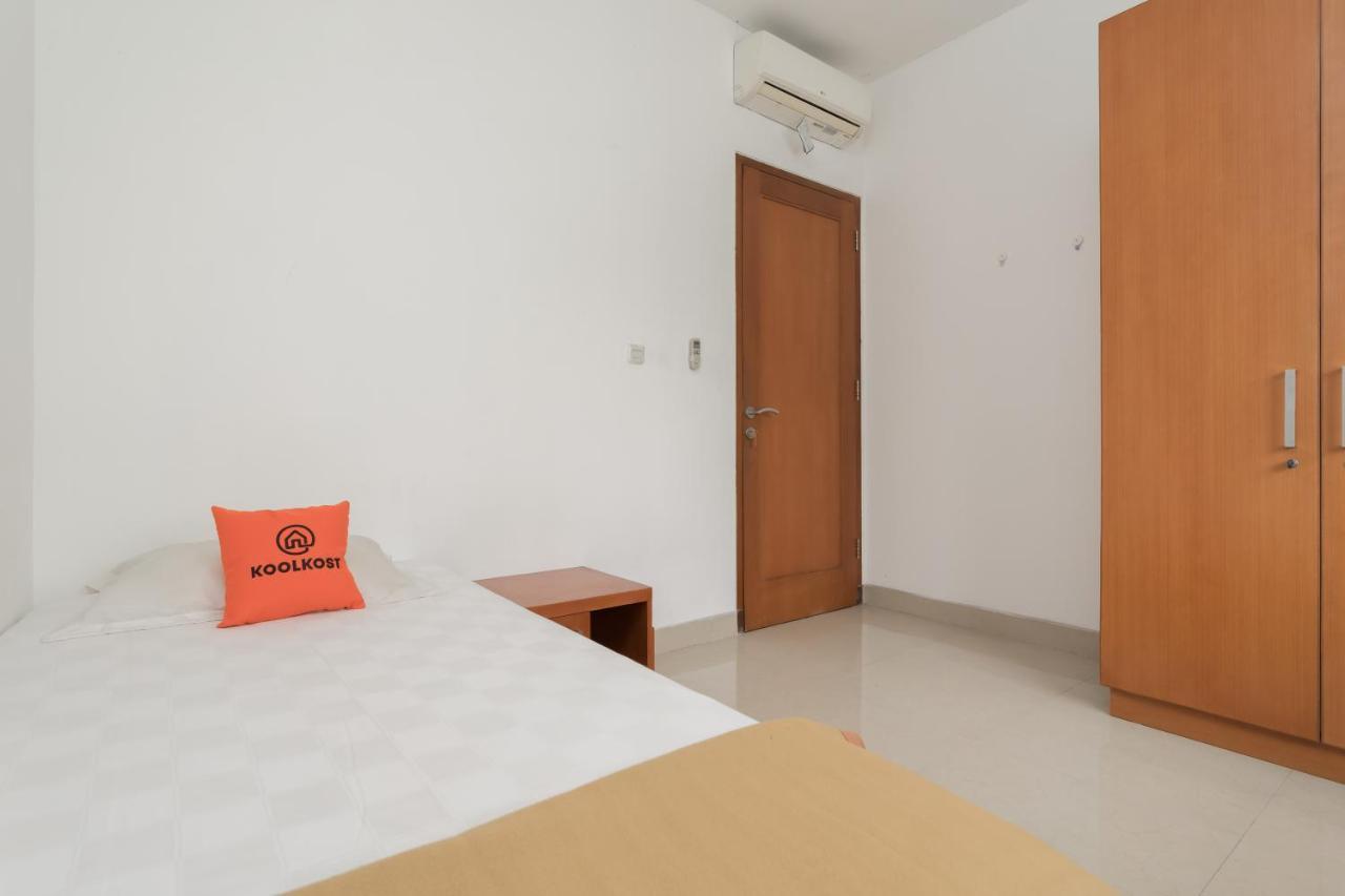 Hotel Koolkost Syariah Near Pejaten Village 2