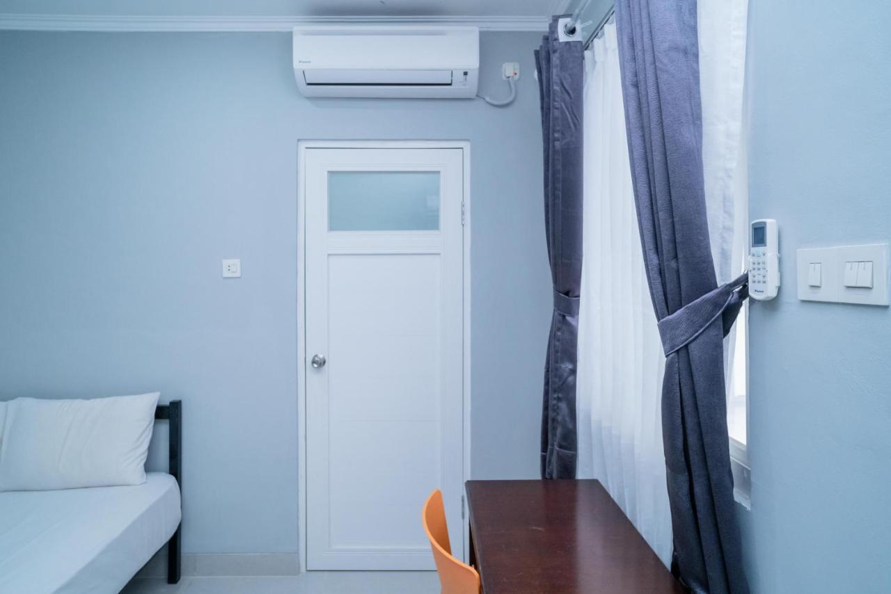 Hotel Koolkost Syariah Near Lippo Mall Kemang - Minimum 6 Nights 2*