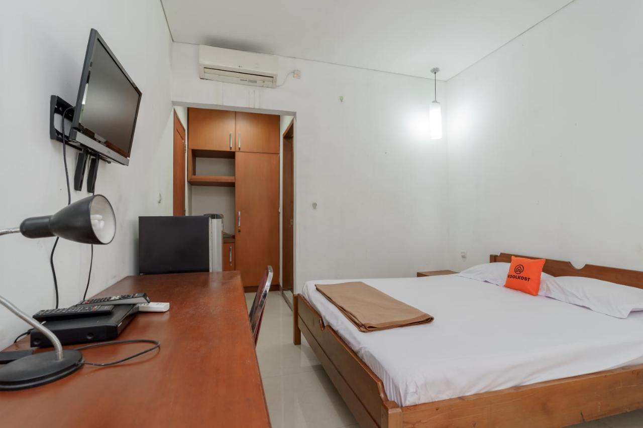 Hotel Koolkost Syariah Near Pejaten Village 2 2*